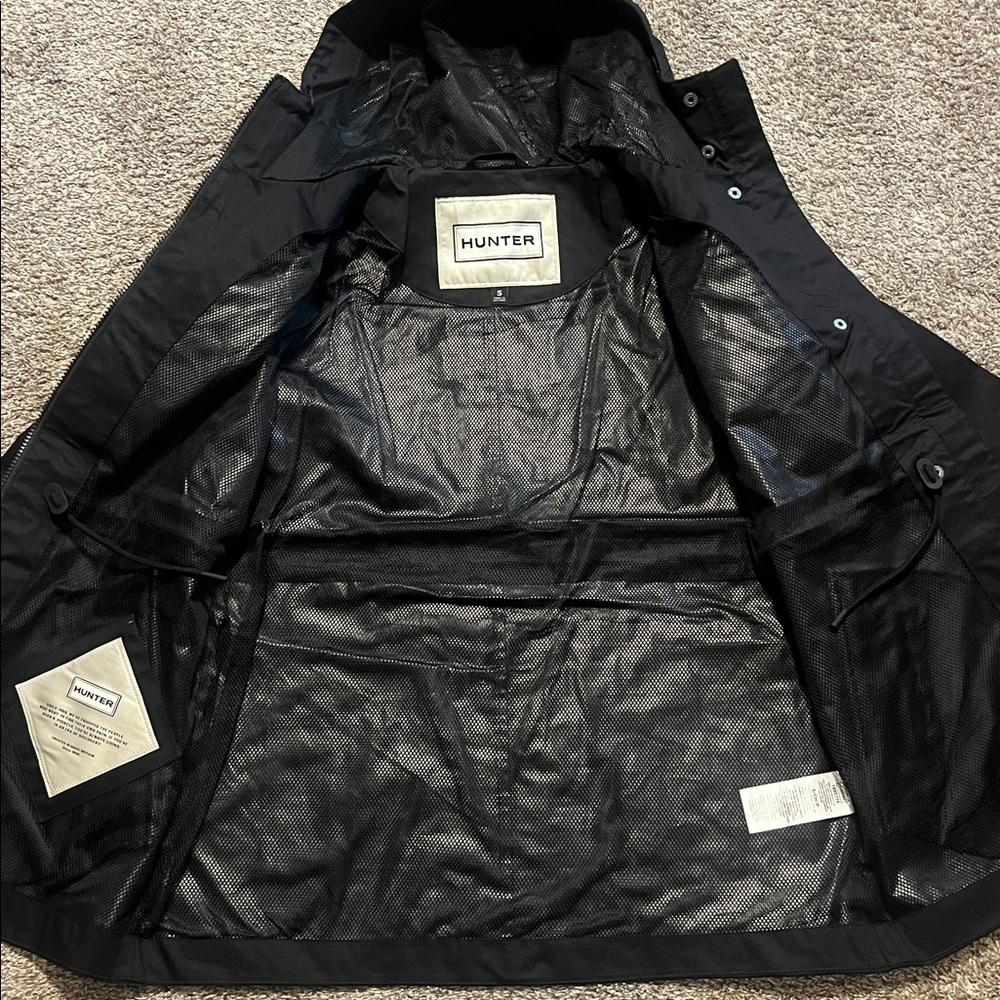 Hunter Women’s Black Water & Wind Resistant Rain Jacket NEW Small - Picture 10 of 12